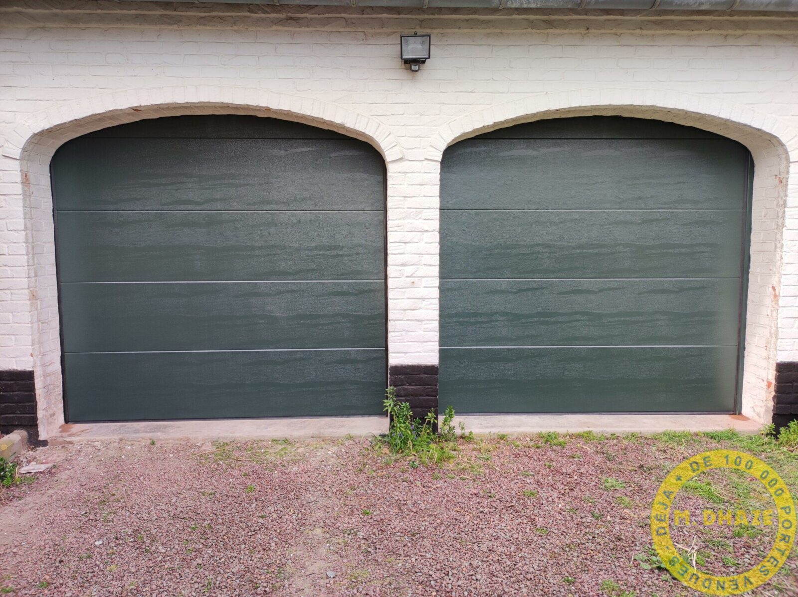 Instalation double porte de garage sectionnelle grise avec tablier sans nervure à Verlinghem daans le Nord
