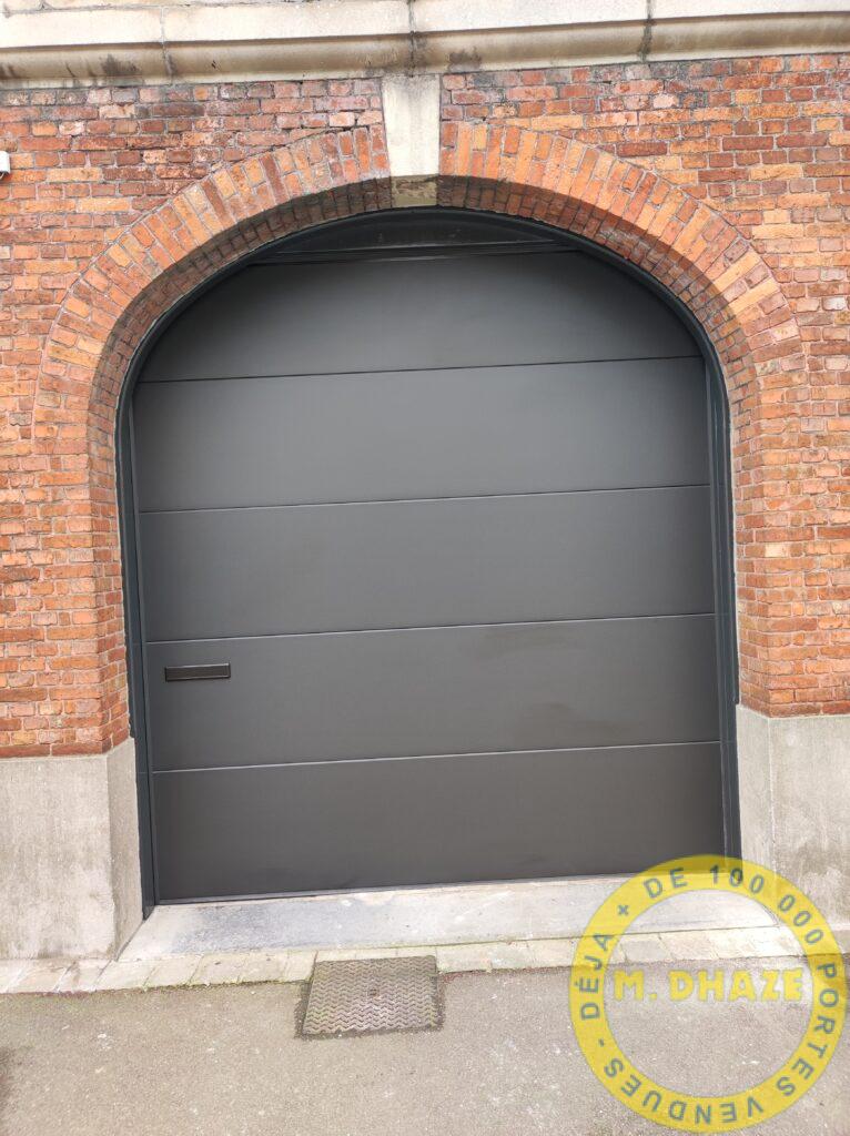 Porte sectionnelle grande hauteur Deepmat à Comines (59)