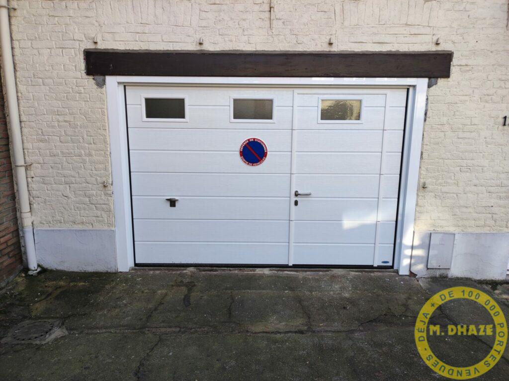 Porte-sectionnelle-avec-portillon-et-hublot-lys-les-lannoy-dhaze-1662997735972