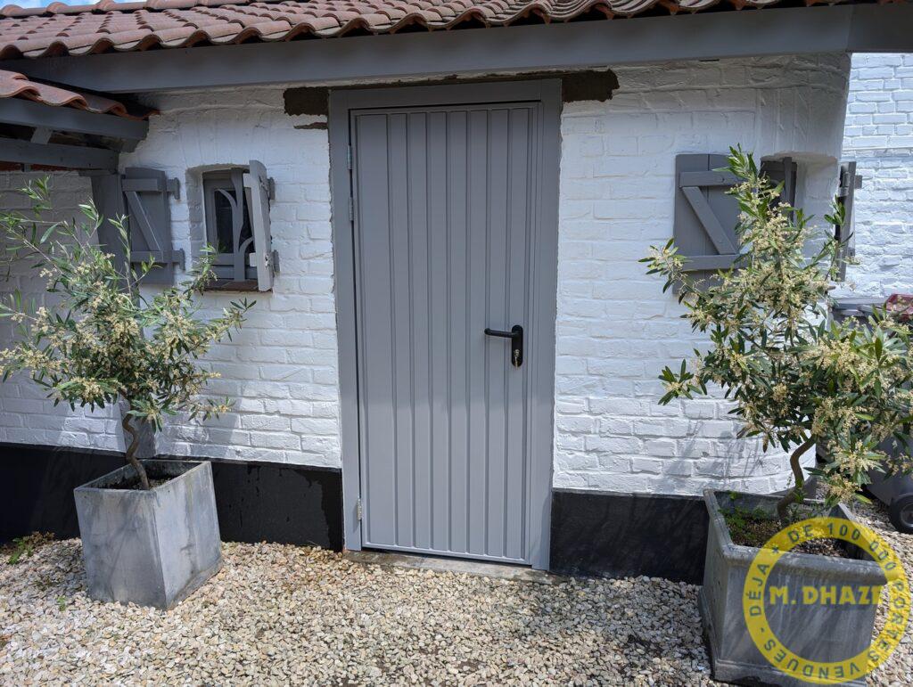 Porte de service mini-DL à Englos (Nord)