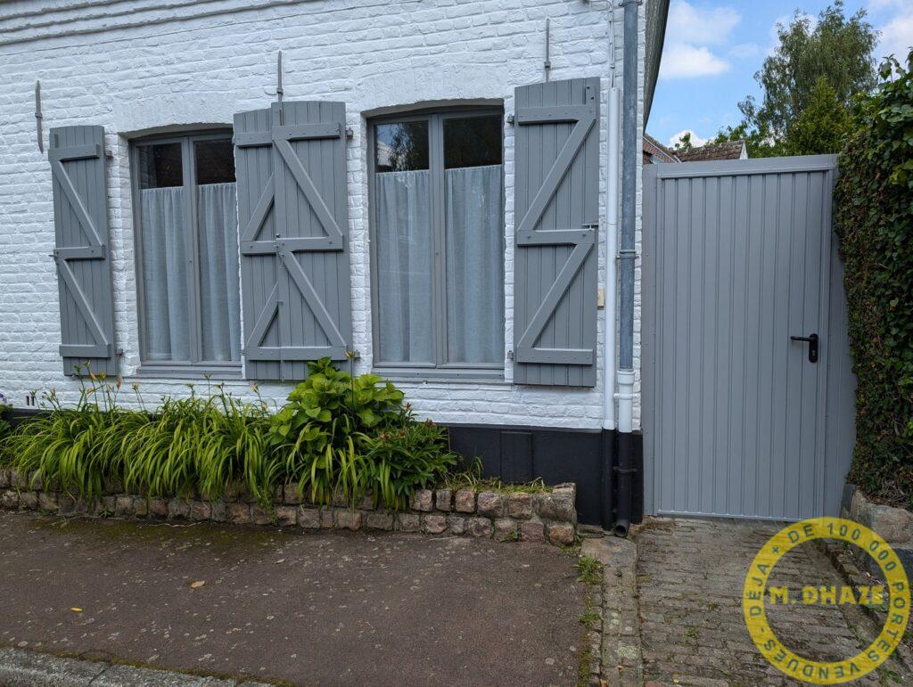 Porte de service et accès jardin. (Englos -59)