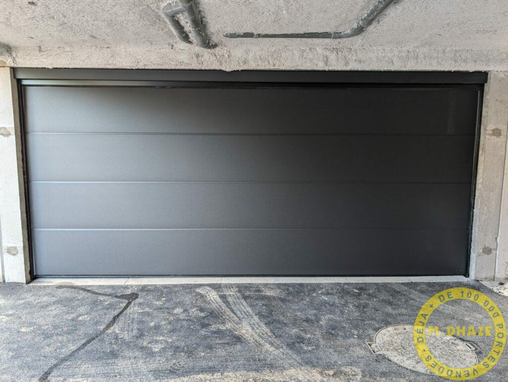 Porte sectionnelle Novoferm noire sablée à Wambrechies Ets Dhaze