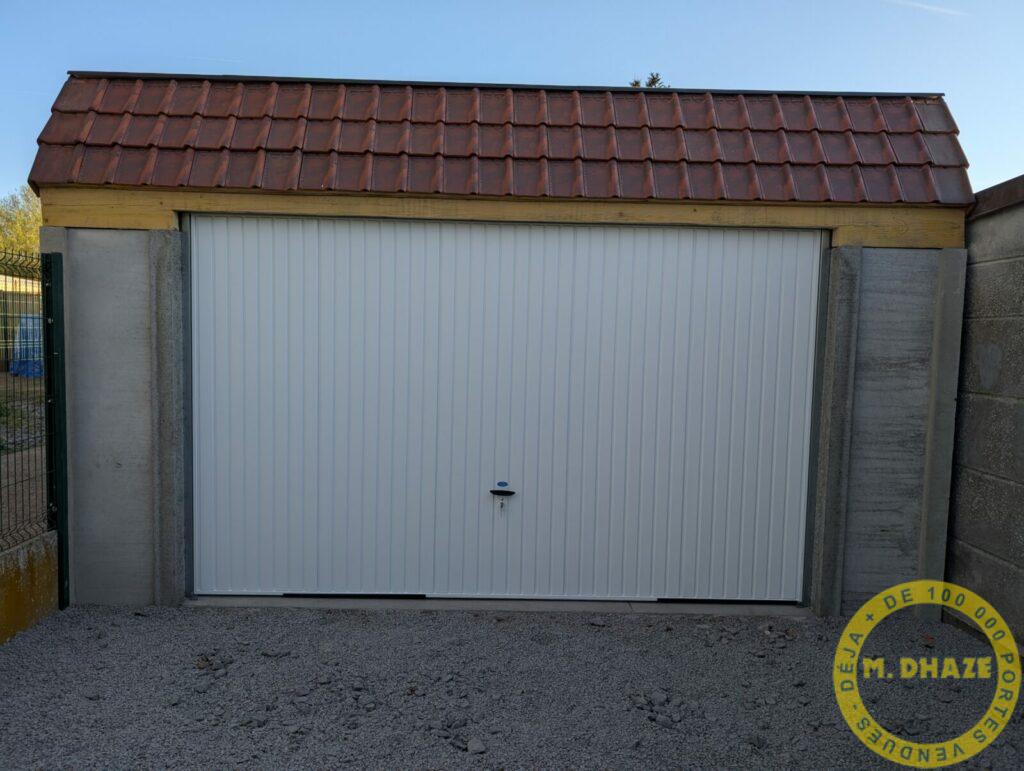 Installation d’une grande porte de garage basculante métallique Novoferm à Lezennes (Nord)