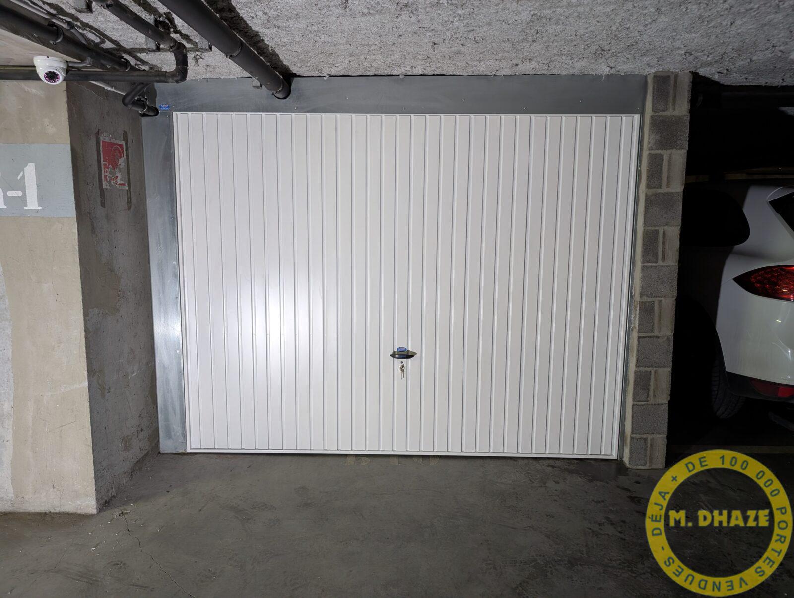 Dhaze-Porte-Basculante-Box-Parpaings