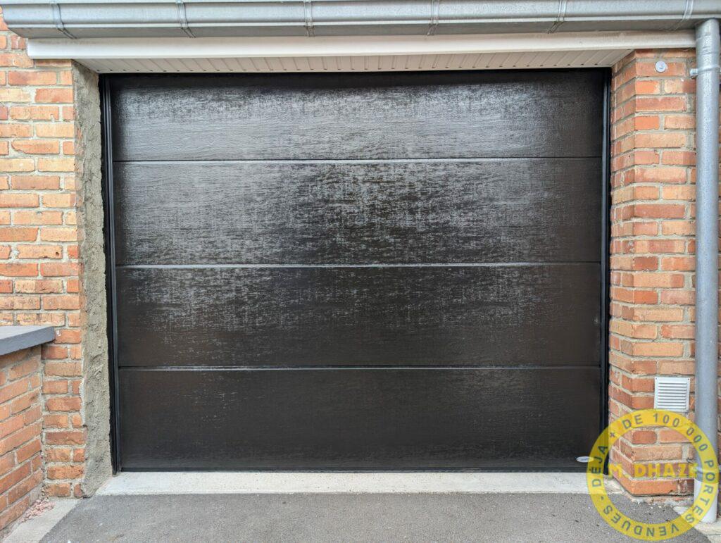 Remplacement d’une porte sectionnelle avec  tablier sans nervure Woodgrain à Houplines (59)