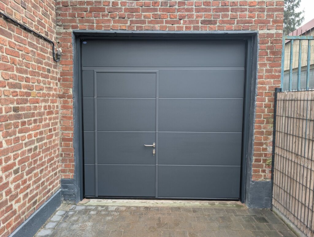 Porte sectionnelle avec portillon intégré à Ronchin (59)