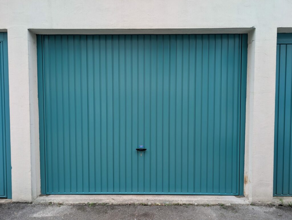 Porte de garage basculante motorisée à Tourcoing (Nord)