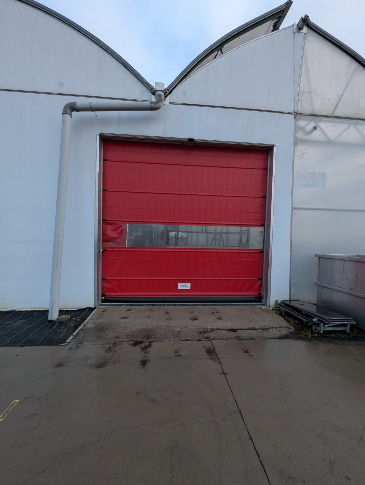 Remplacement de porte industrielle manuelle à Houplines (Nord) - Avant