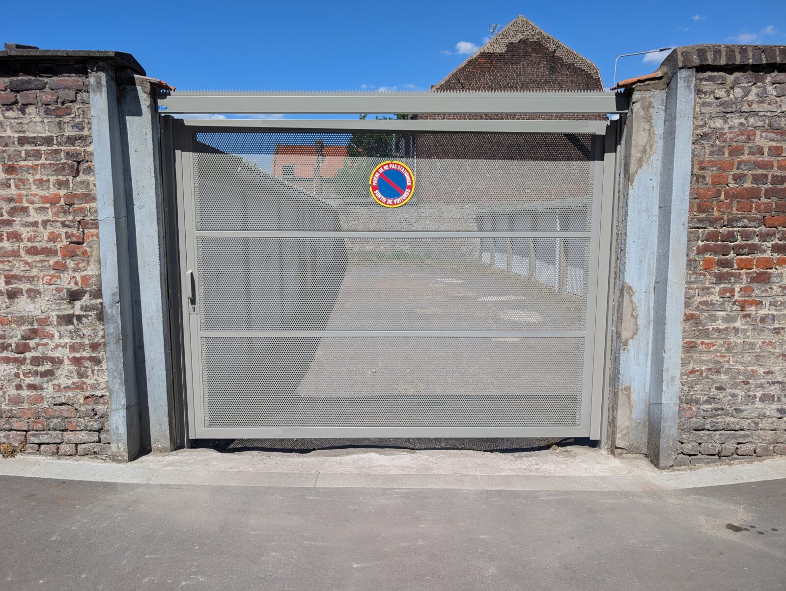 Installation d'un portail et porte de garage à Croix prés de Lille dans le Nord