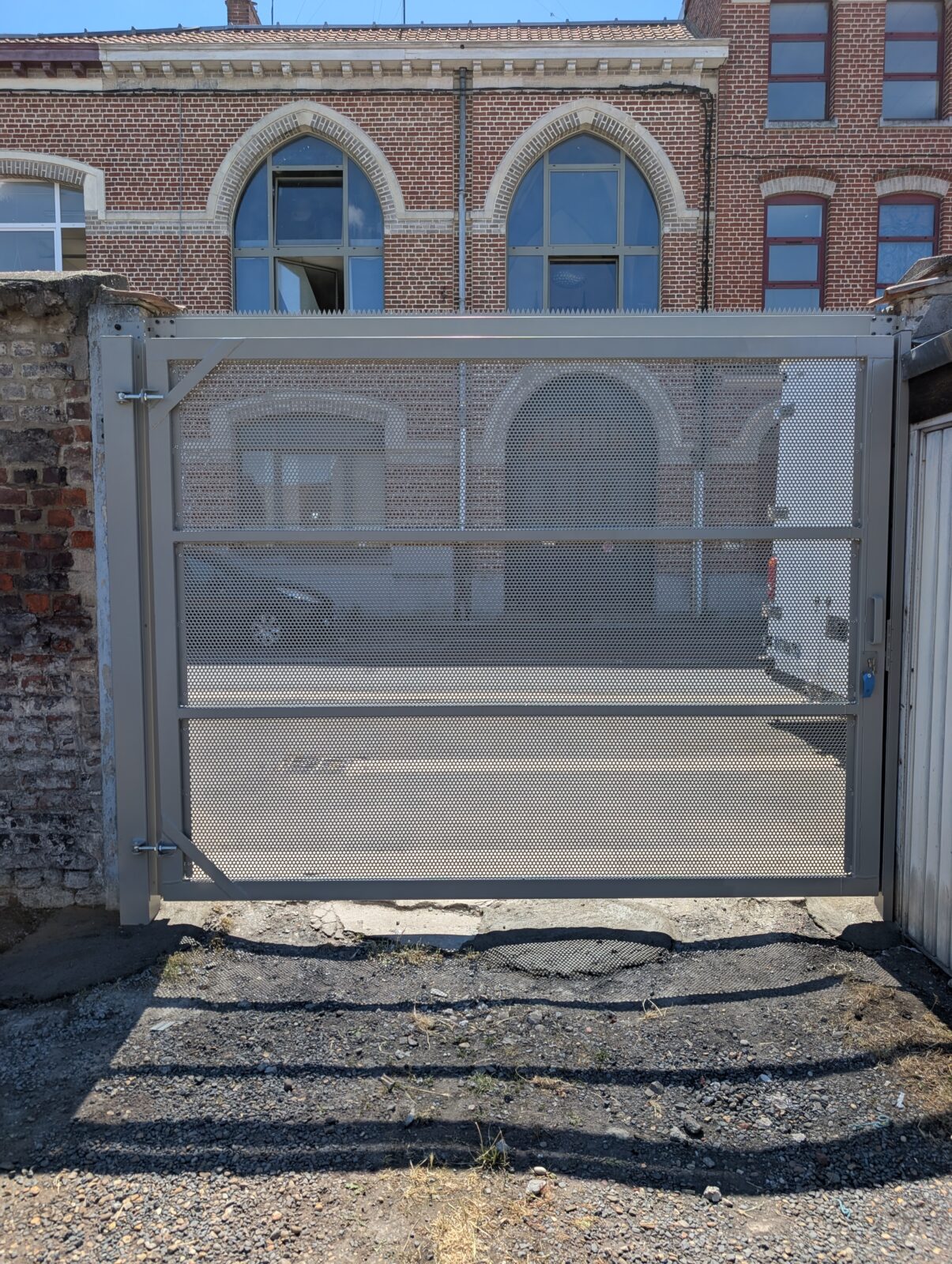 Installation d'un portail et porte de garage à Croix prés de Lille dans le Nord